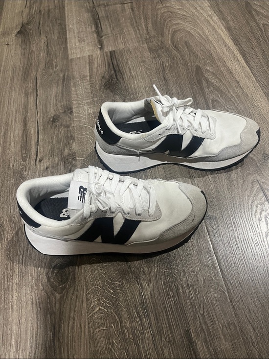 New Balance Shoes - New Balance Women's White and Black Retro Runner Sneakers